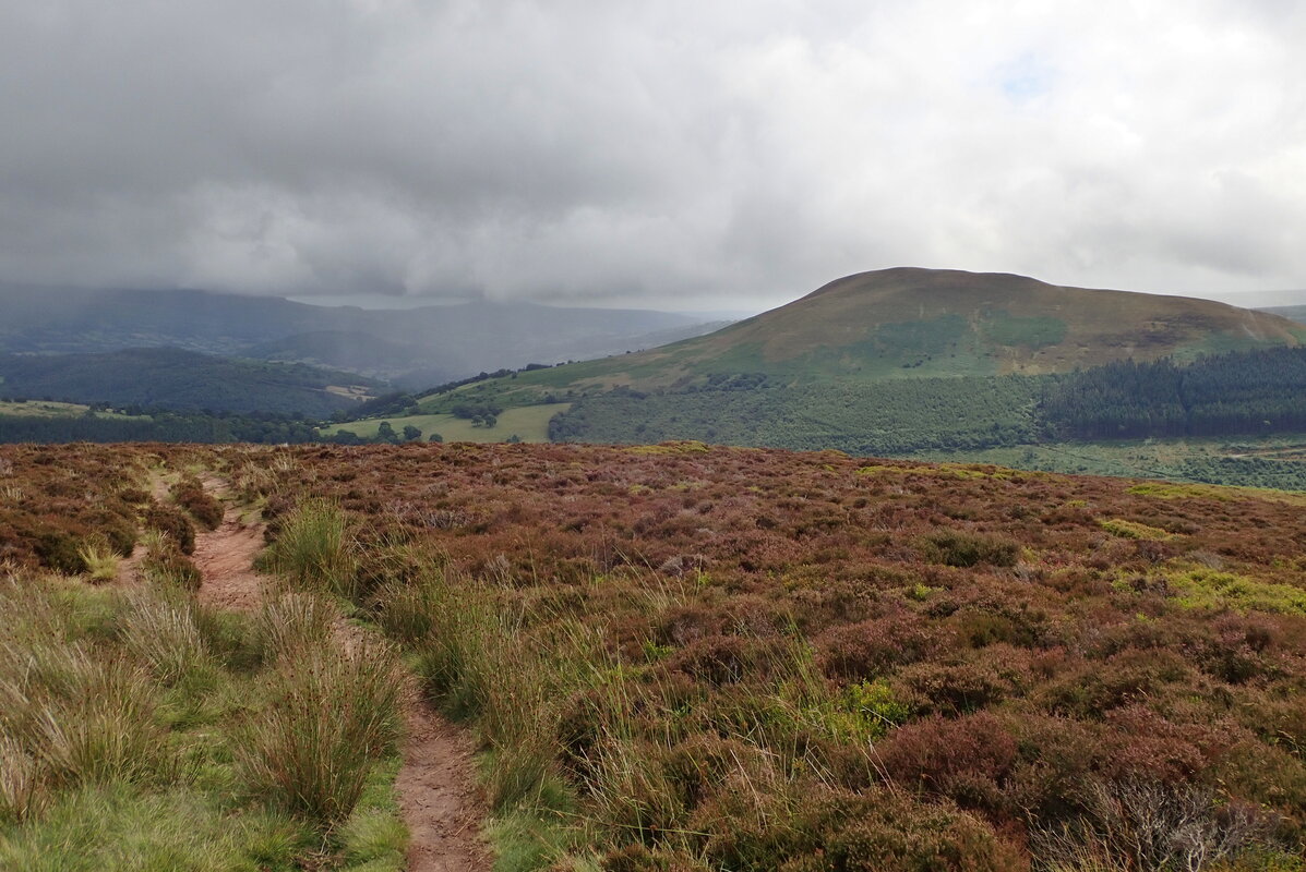 Footpath to Carn Pica