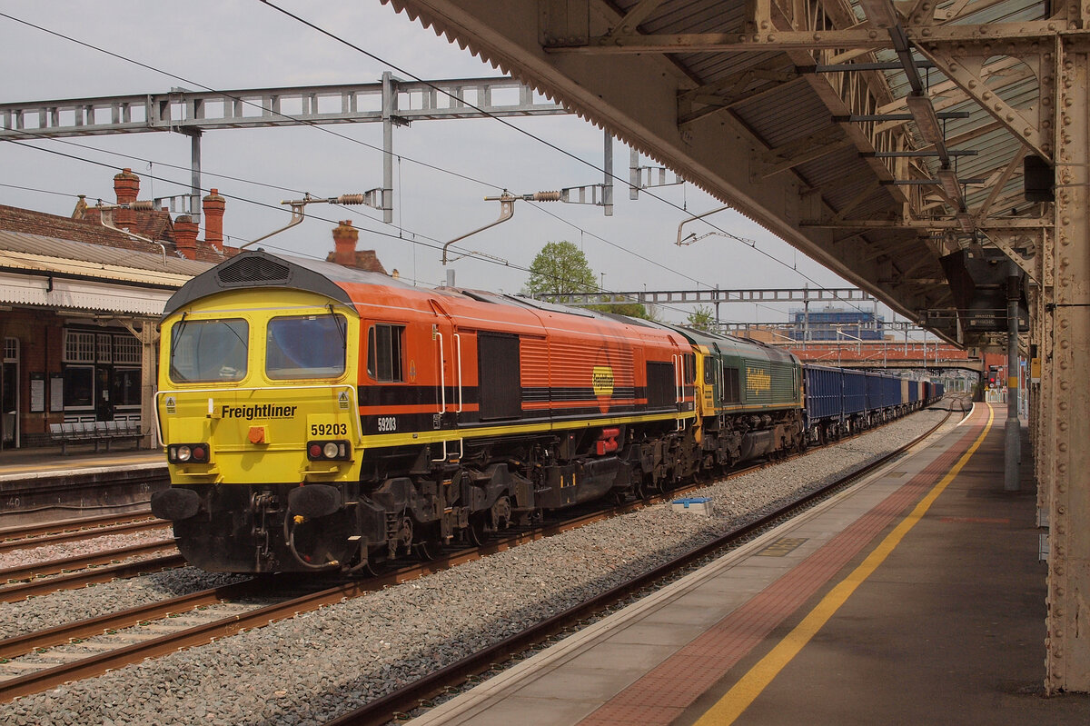 59203 at Newbury Station