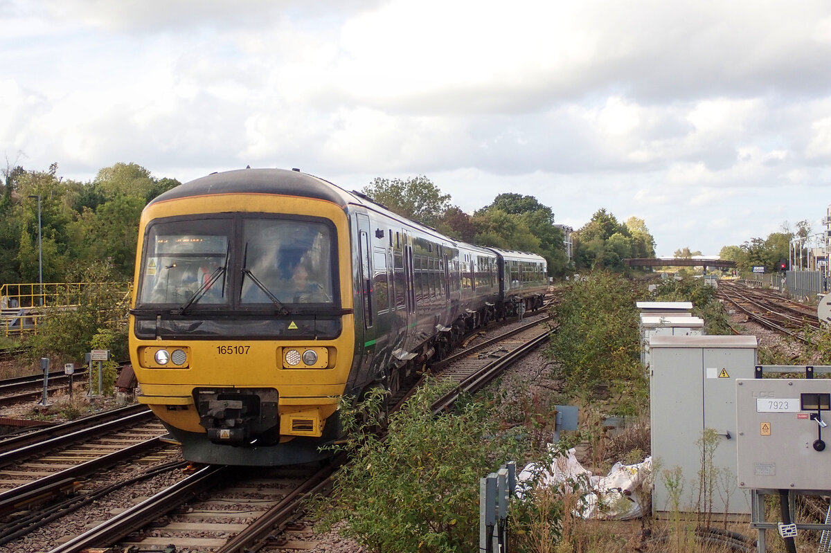 Class 165 No. 165107 at Guildford