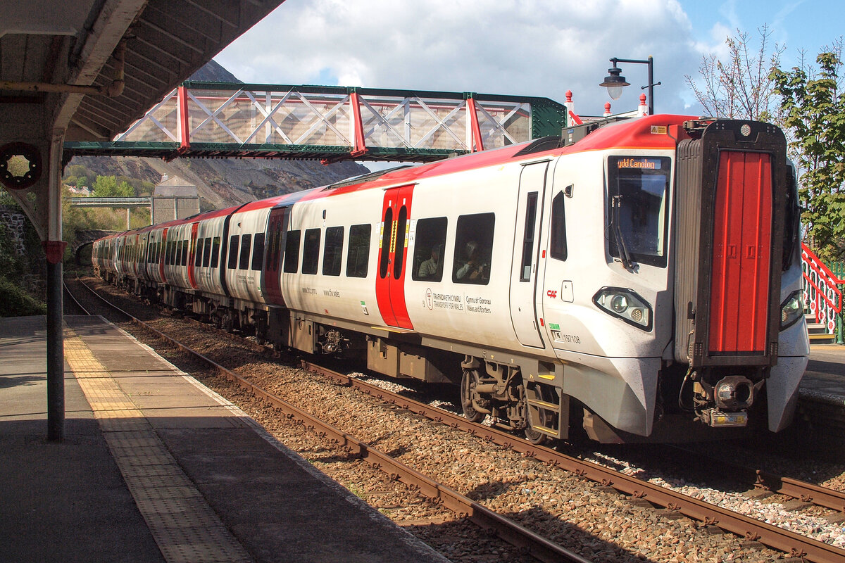 Train at Penmaenmawr station