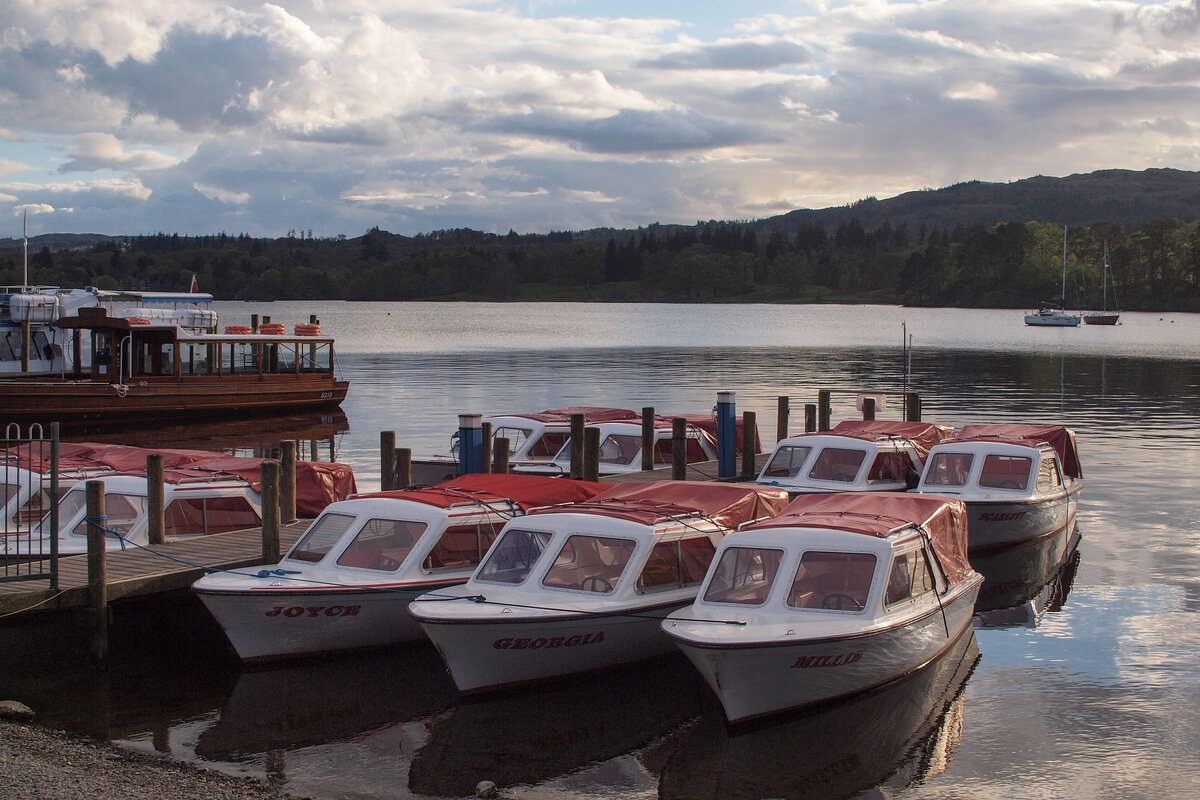 Hire boats at Waterhead