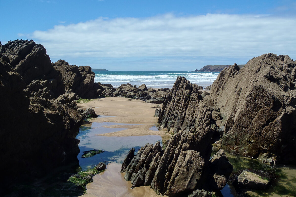 Jagged rocks