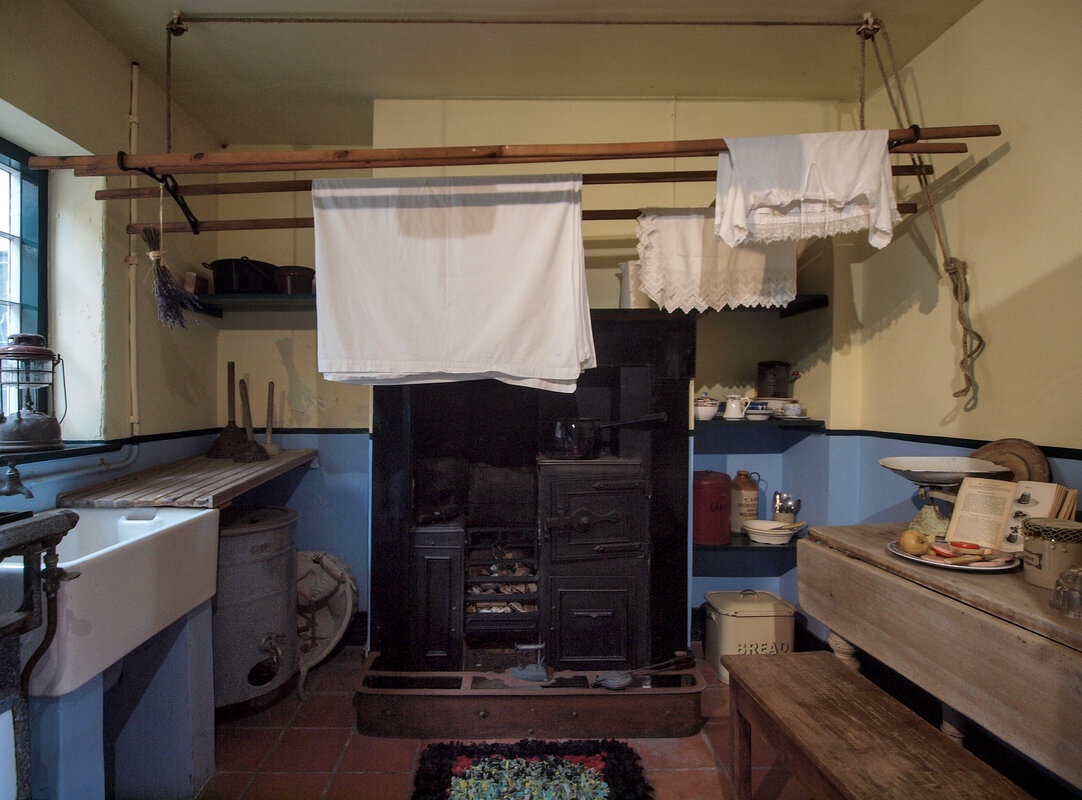 1930s kitchen